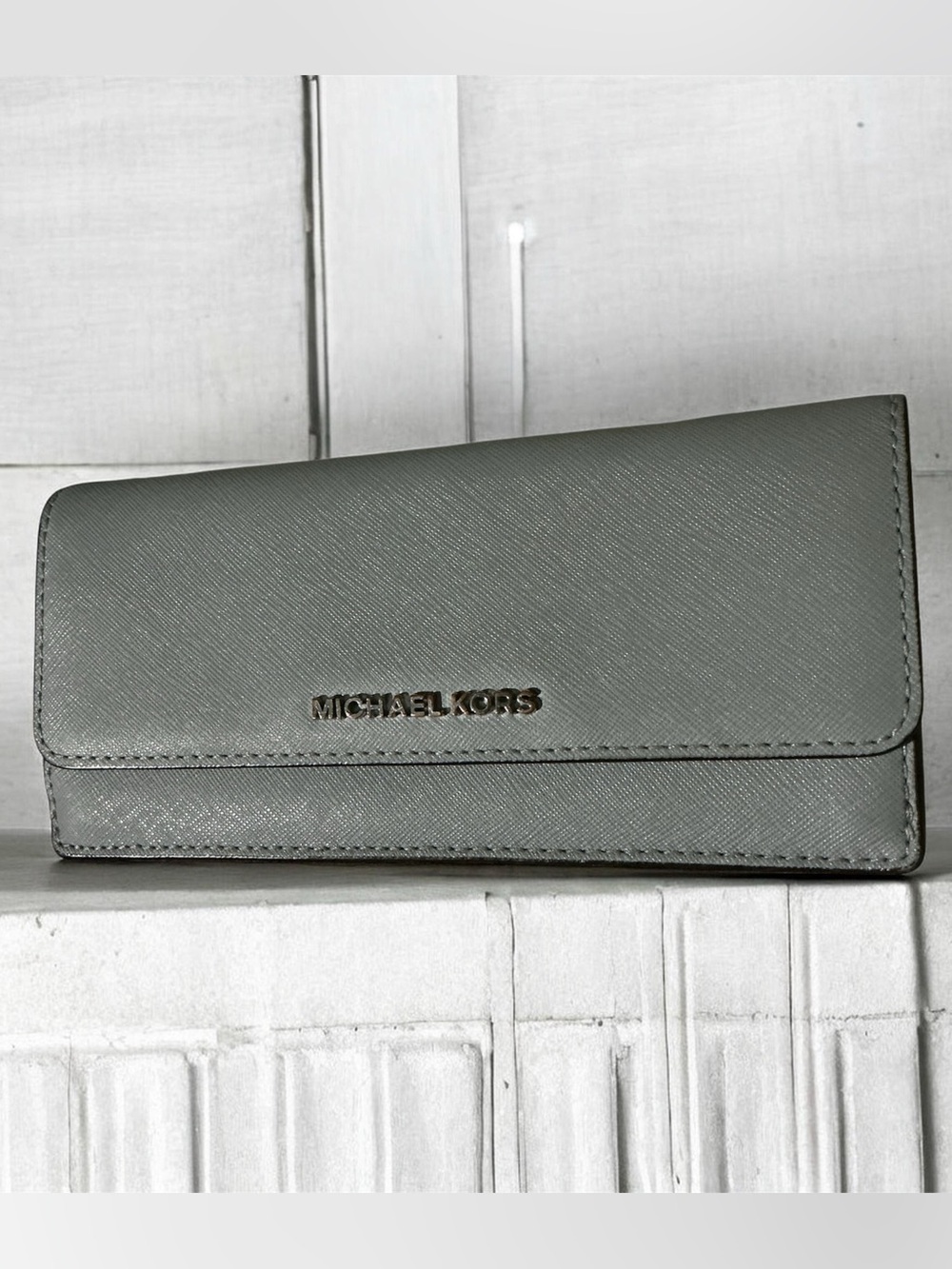 Michael Kors Women's Jet Set Travel Flat Grey Wallet EUC